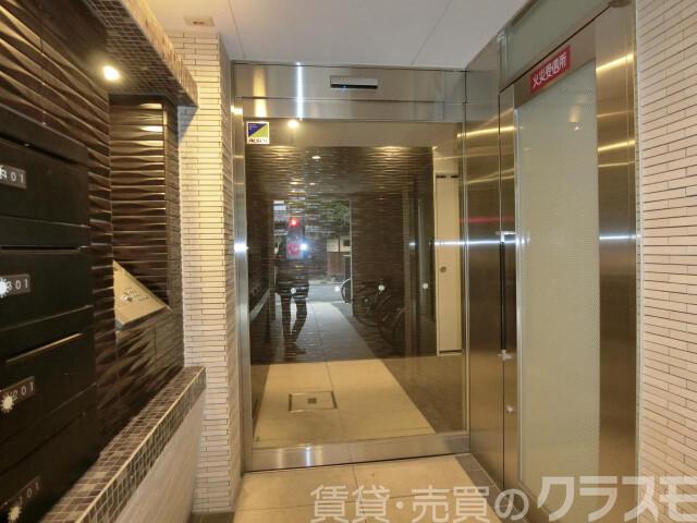 28/30 エントランス