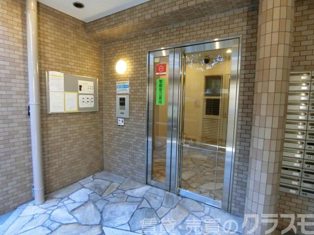 28/30 エントランス