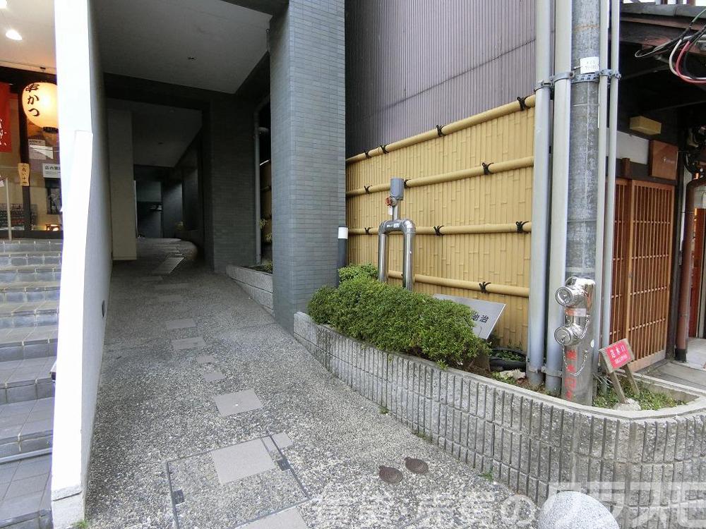 28/30 エントランス