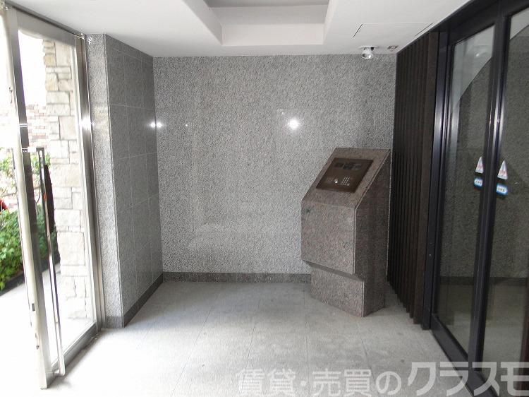 27/30 エントランス