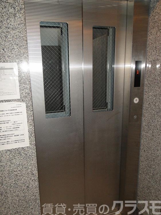 28/30 エントランス