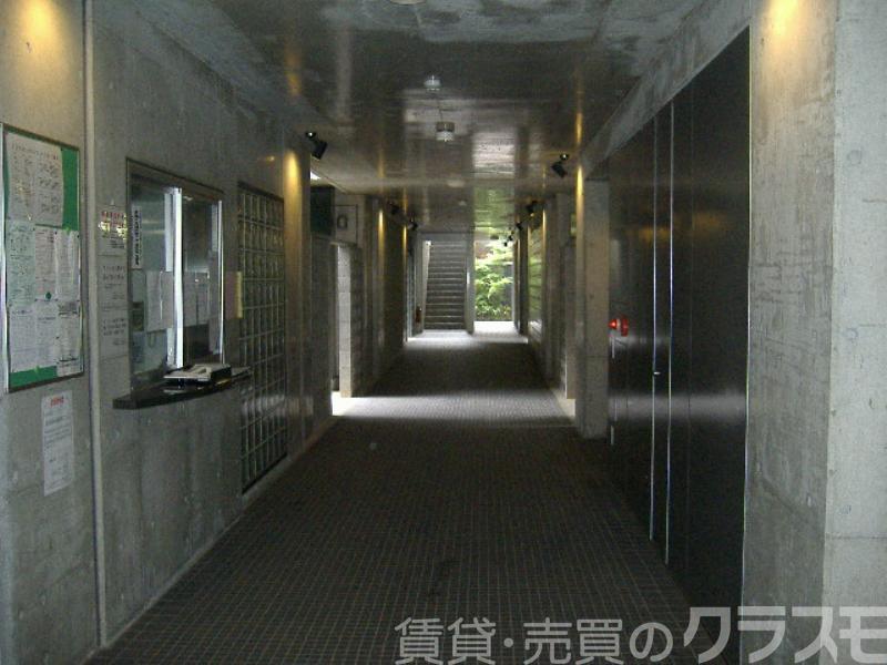 30/30 エントランス