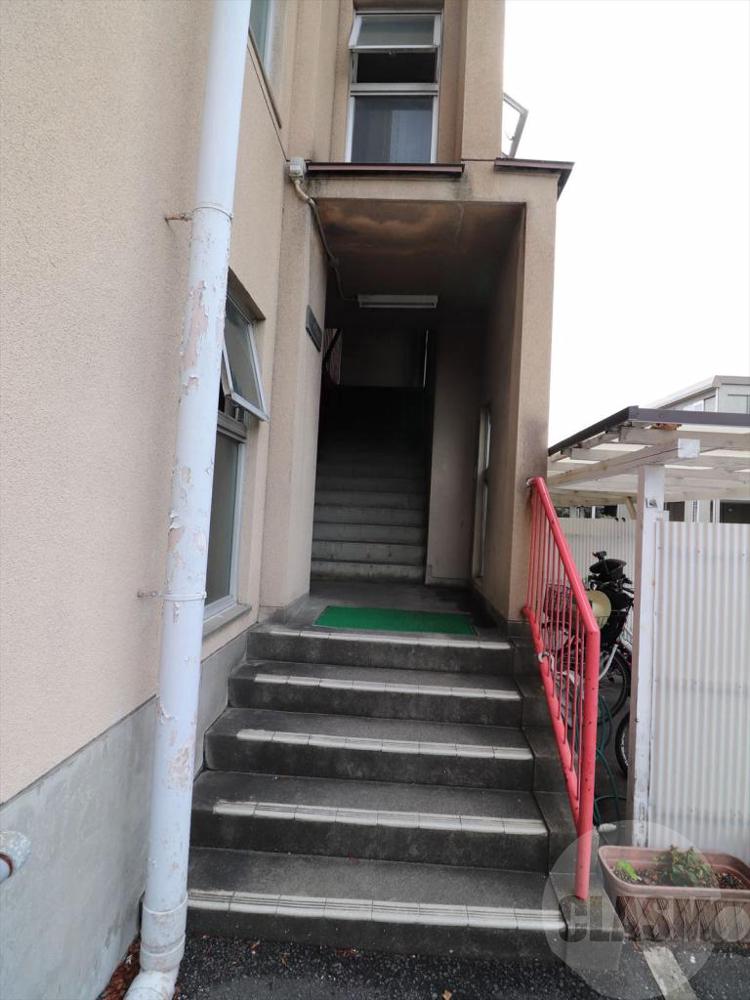 21/30 エントランス