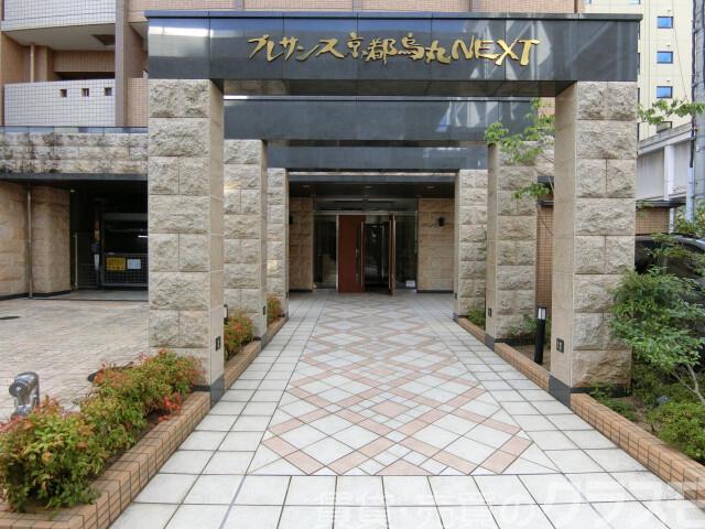 27/30 エントランス