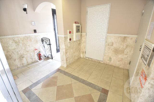 24/30 エントランス