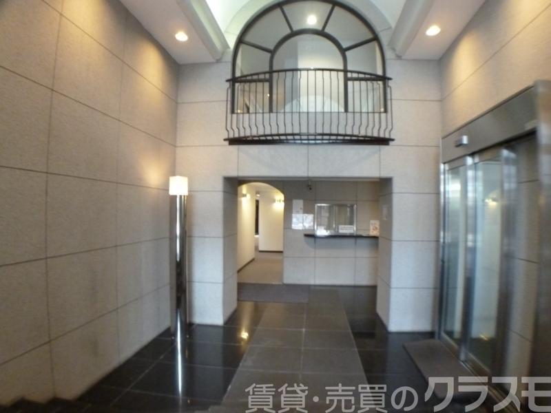 27/30 エントランス