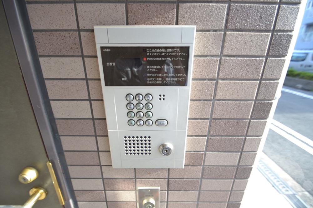 21/29 エントランス