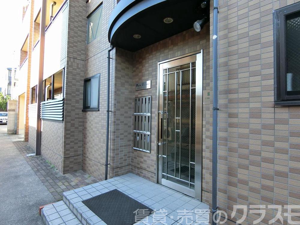 28/30 エントランス