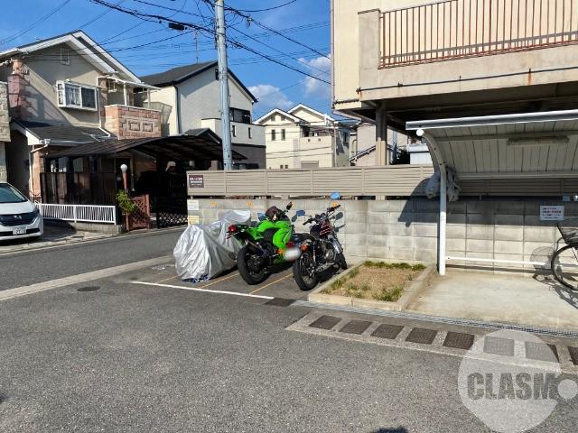 21/30 エントランス