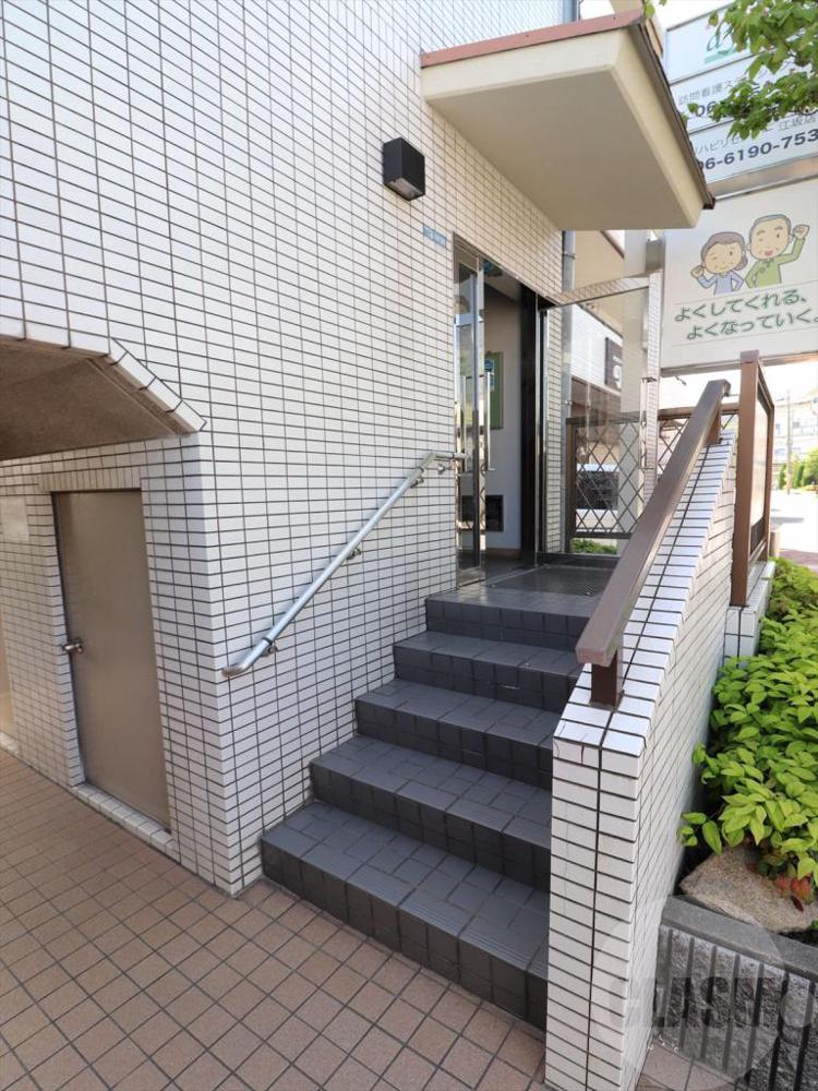 22/30 エントランス