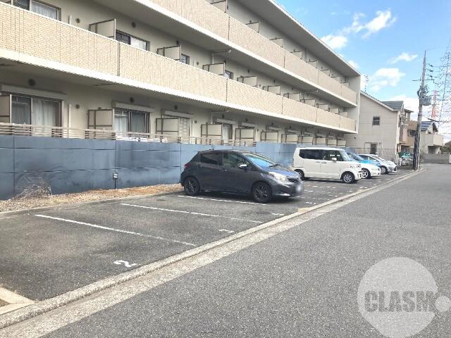 22/27 駐車場