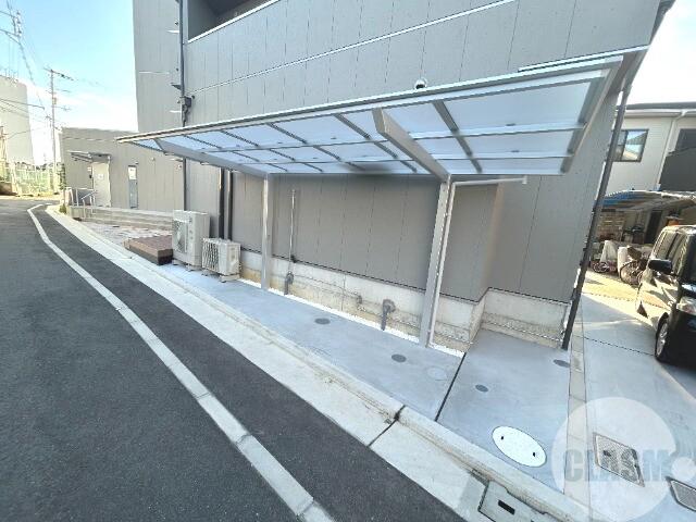 18/25 エントランス