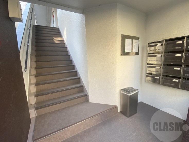 17/30 エントランス