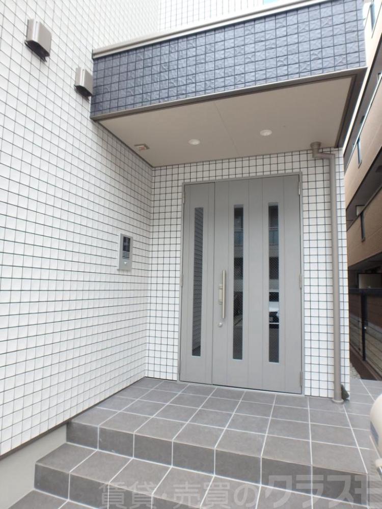 28/30 エントランス