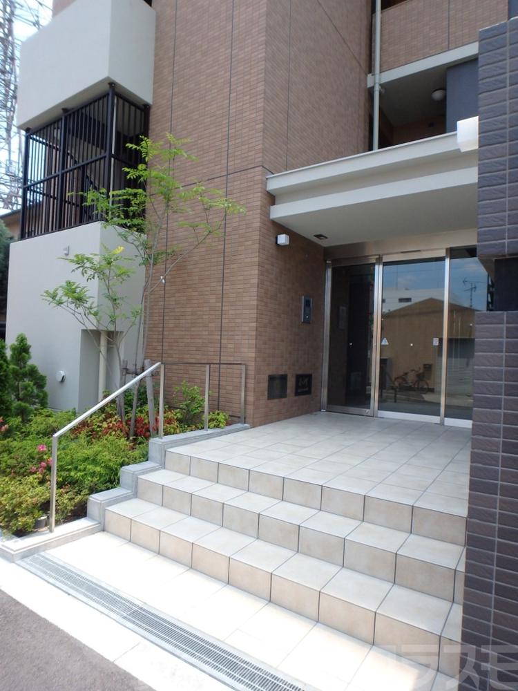 24/29 エントランス