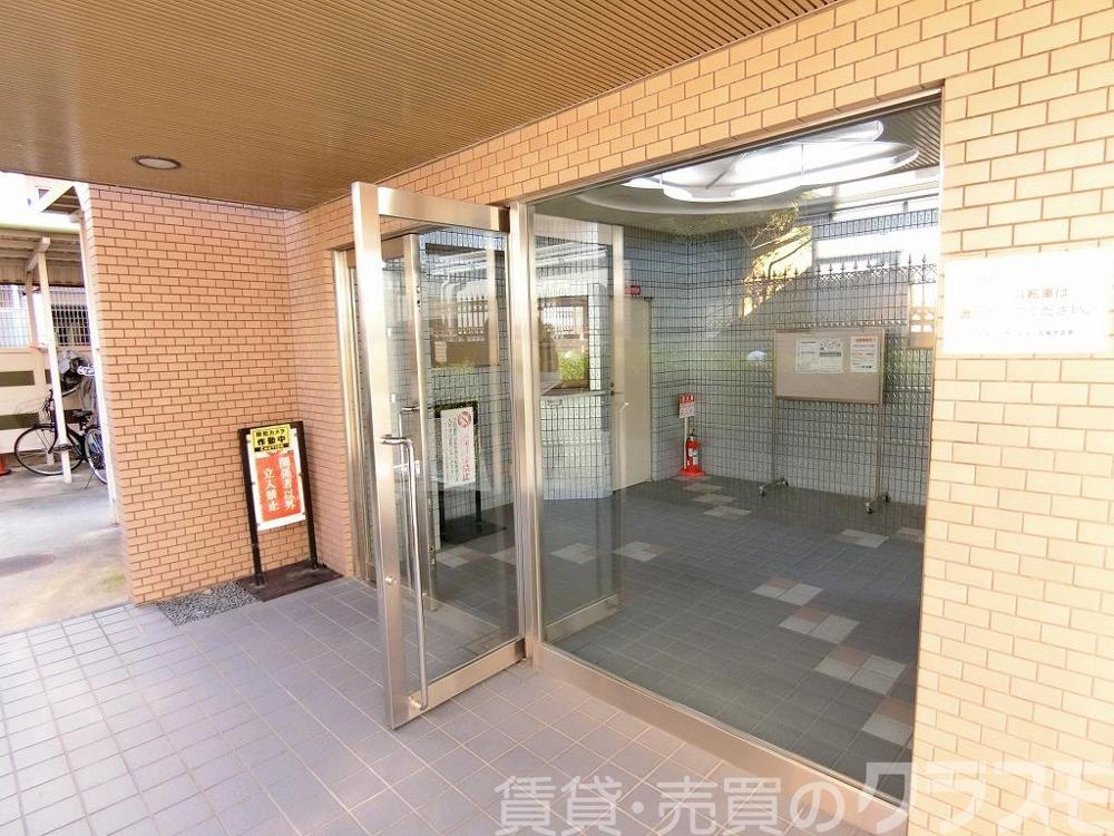 28/30 エントランス