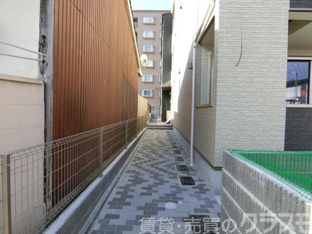 27/30 エントランス