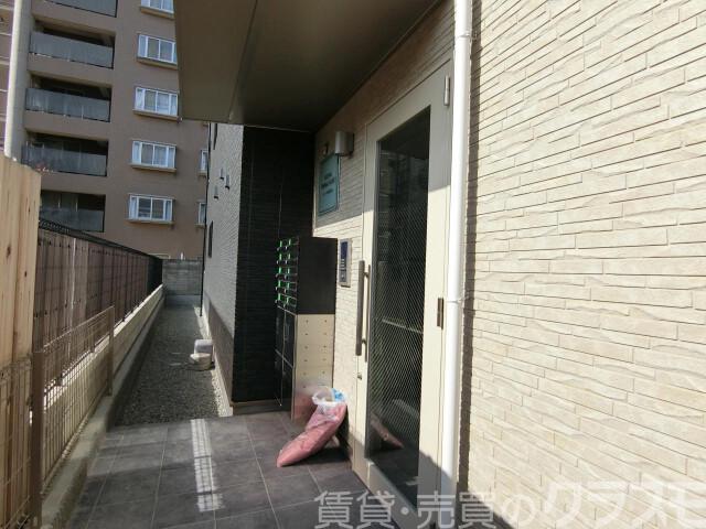 28/30 エントランス