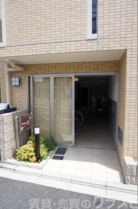 30/30 エントランス