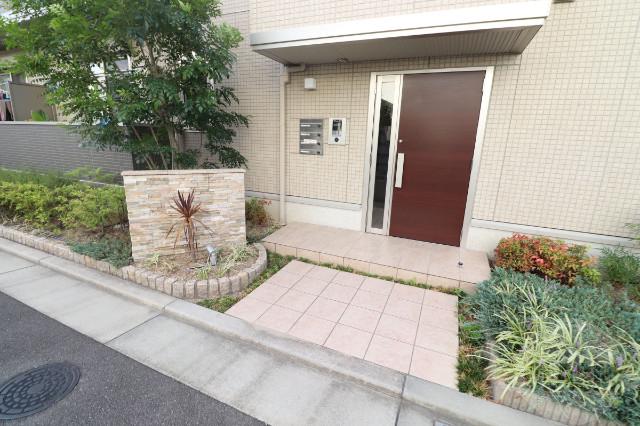 22/30 エントランス