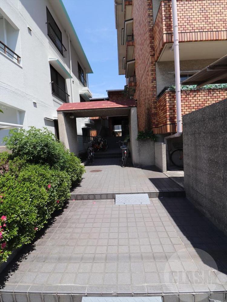 18/26 エントランス