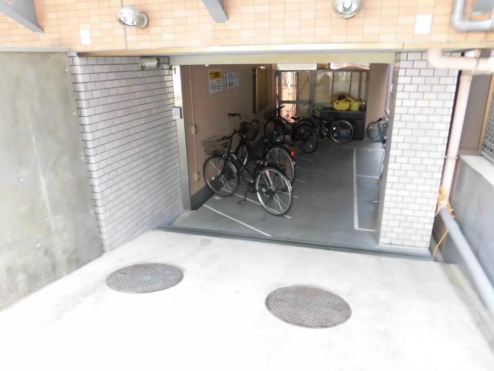 21/27 エントランス