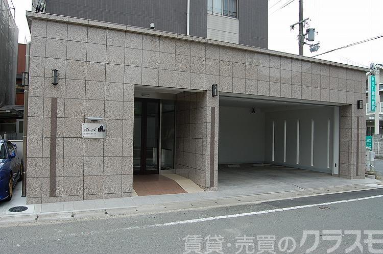 28/30 エントランス