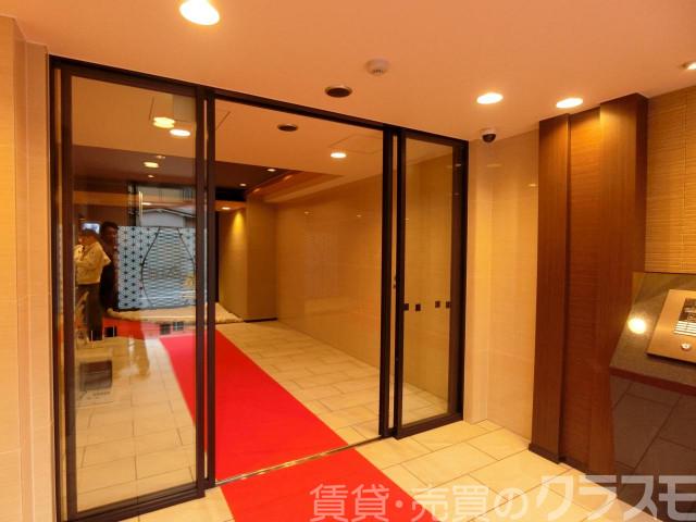 28/30 エントランス