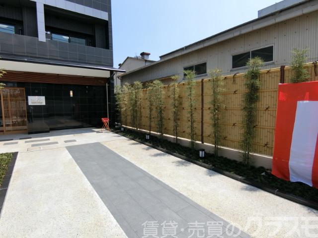 28/30 エントランス