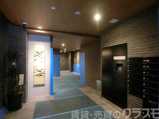 28/30 エントランス