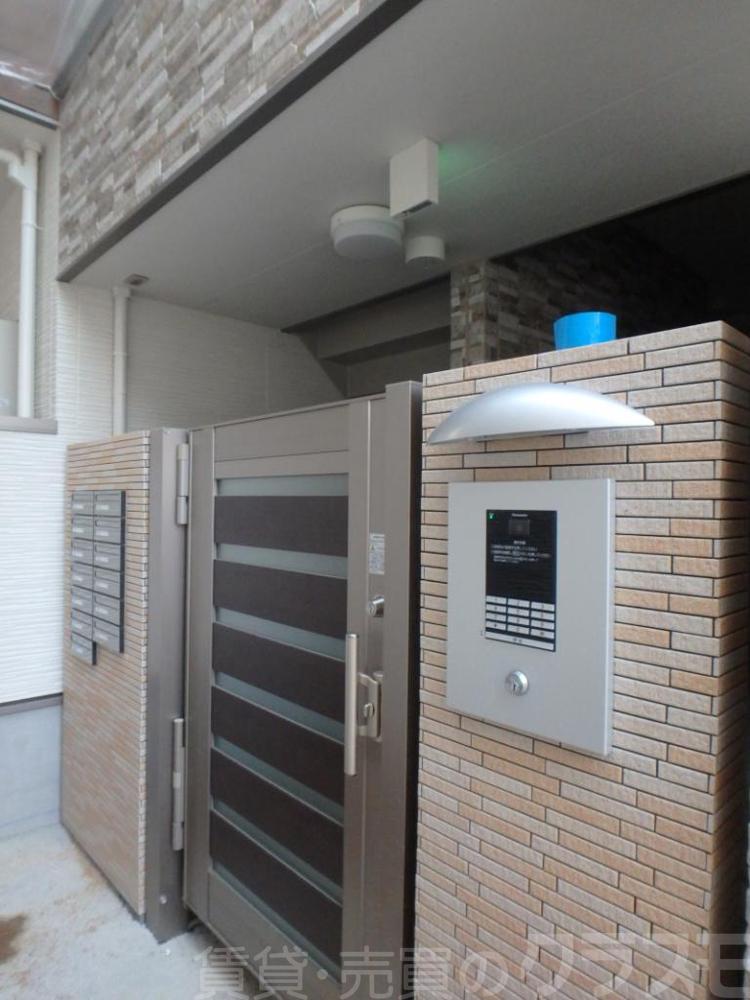 21/30 エントランス