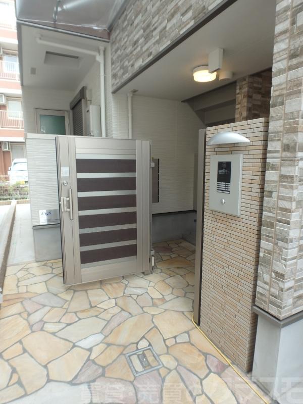 20/30 エントランス