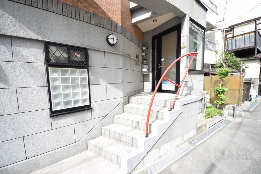 21/30 エントランス