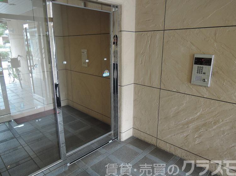 28/30 エントランス