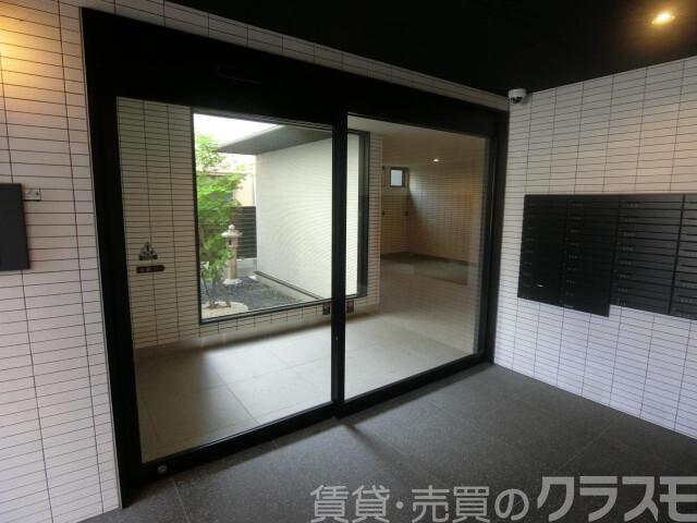 28/30 エントランス