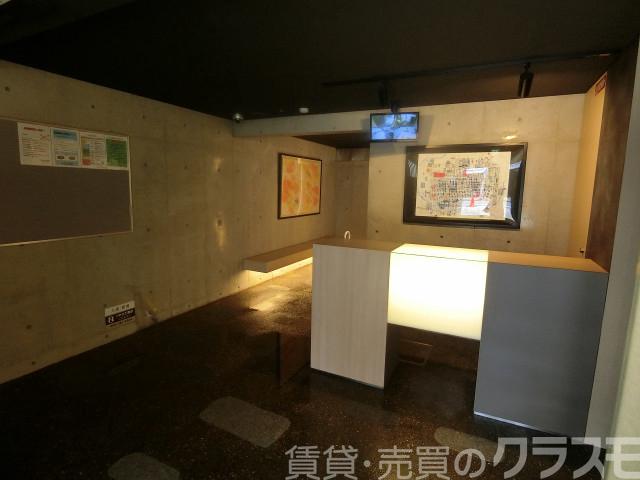 28/30 エントランス