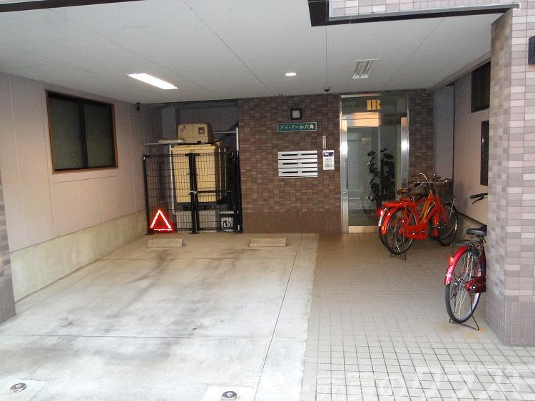 30/30 エントランス