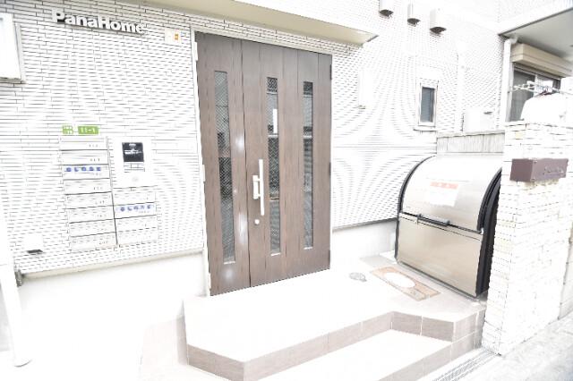 26/30 エントランス