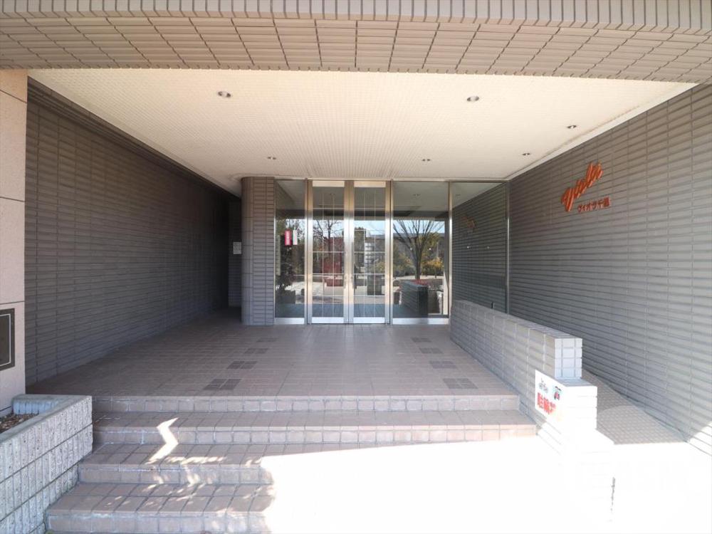 22/28 エントランス