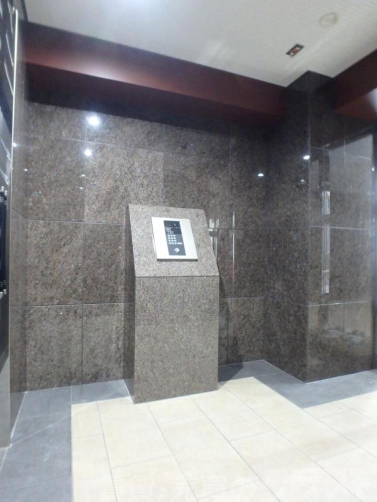 28/30 エントランス