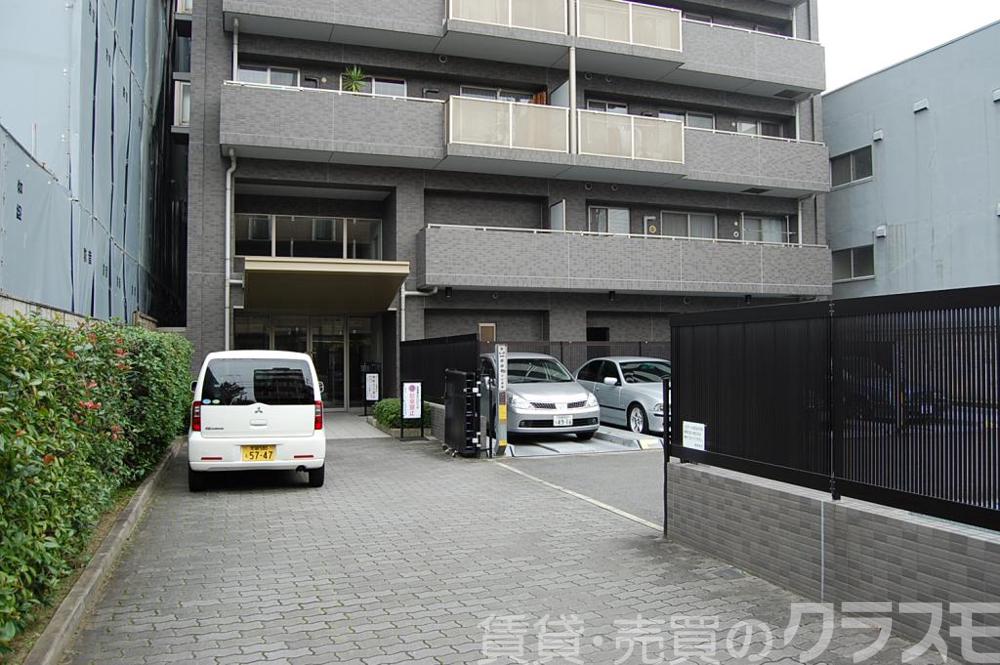 28/30 エントランス