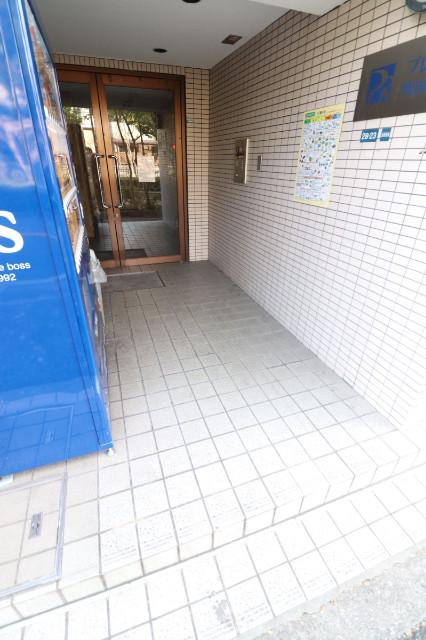 22/30 エントランス