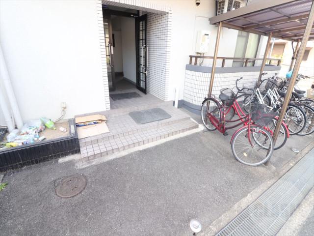 22/30 エントランス