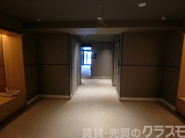 30/30 エントランス