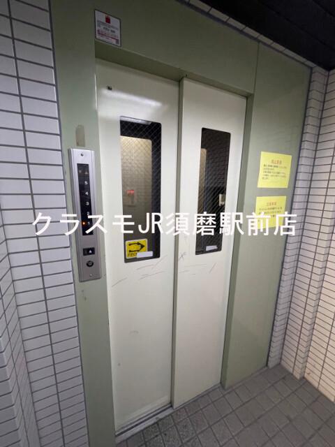 19/30 エントランス