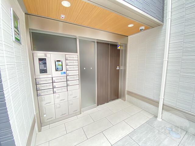 18/25 エントランス