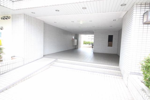 21/30 エントランス