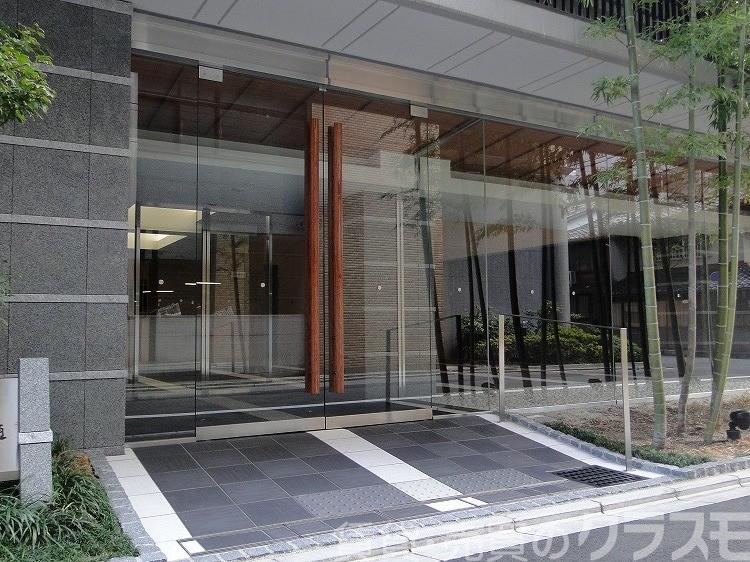 30/30 エントランス