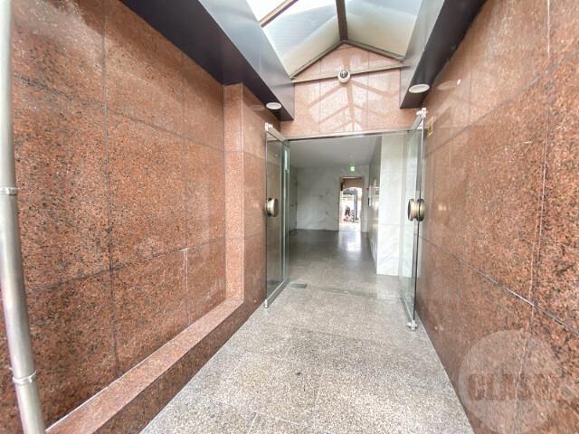 24/30 エントランス