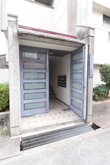 15/23 エントランス